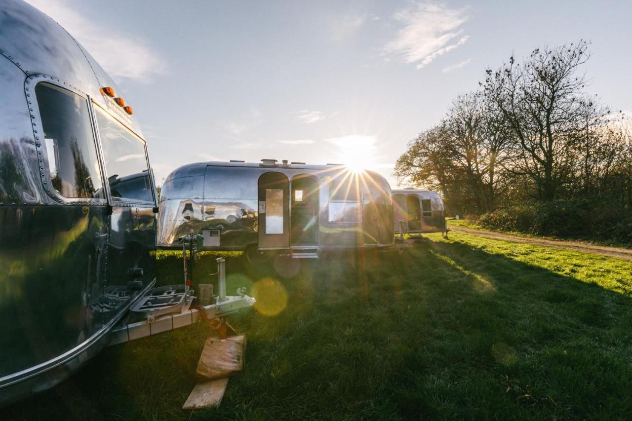 Silver Airstream Glamping & Rental Τσίτσεστερ Εξωτερικό φωτογραφία