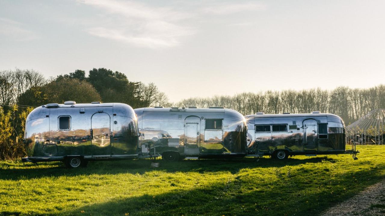 Silver Airstream Glamping & Rental Τσίτσεστερ Εξωτερικό φωτογραφία