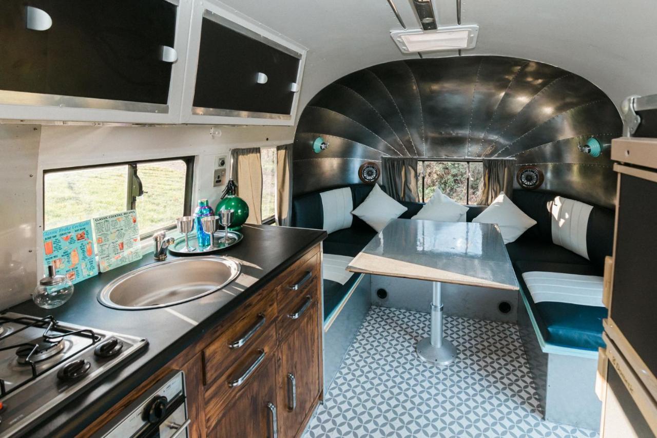Silver Airstream Glamping & Rental Τσίτσεστερ Εξωτερικό φωτογραφία