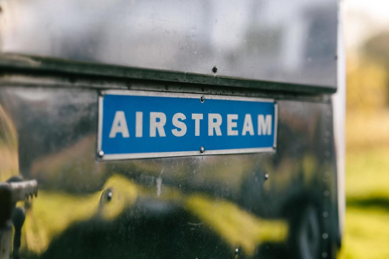 Silver Airstream Glamping & Rental Τσίτσεστερ Εξωτερικό φωτογραφία