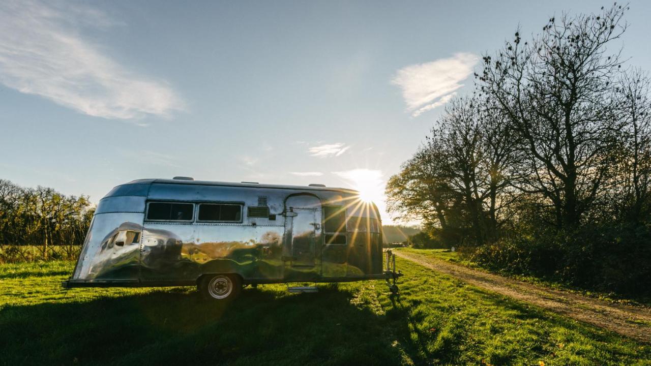 Silver Airstream Glamping & Rental Τσίτσεστερ Εξωτερικό φωτογραφία