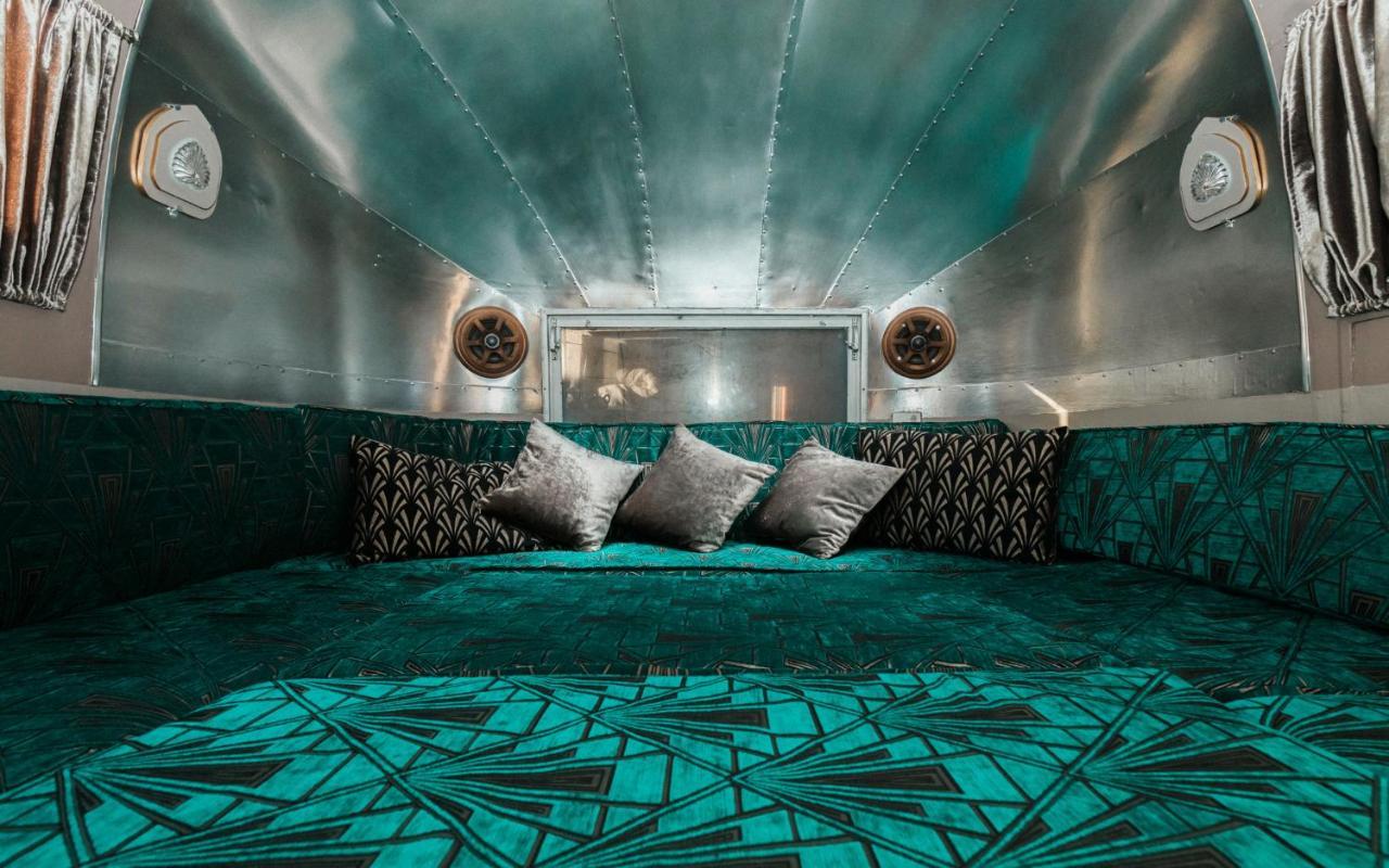 Silver Airstream Glamping & Rental Τσίτσεστερ Εξωτερικό φωτογραφία