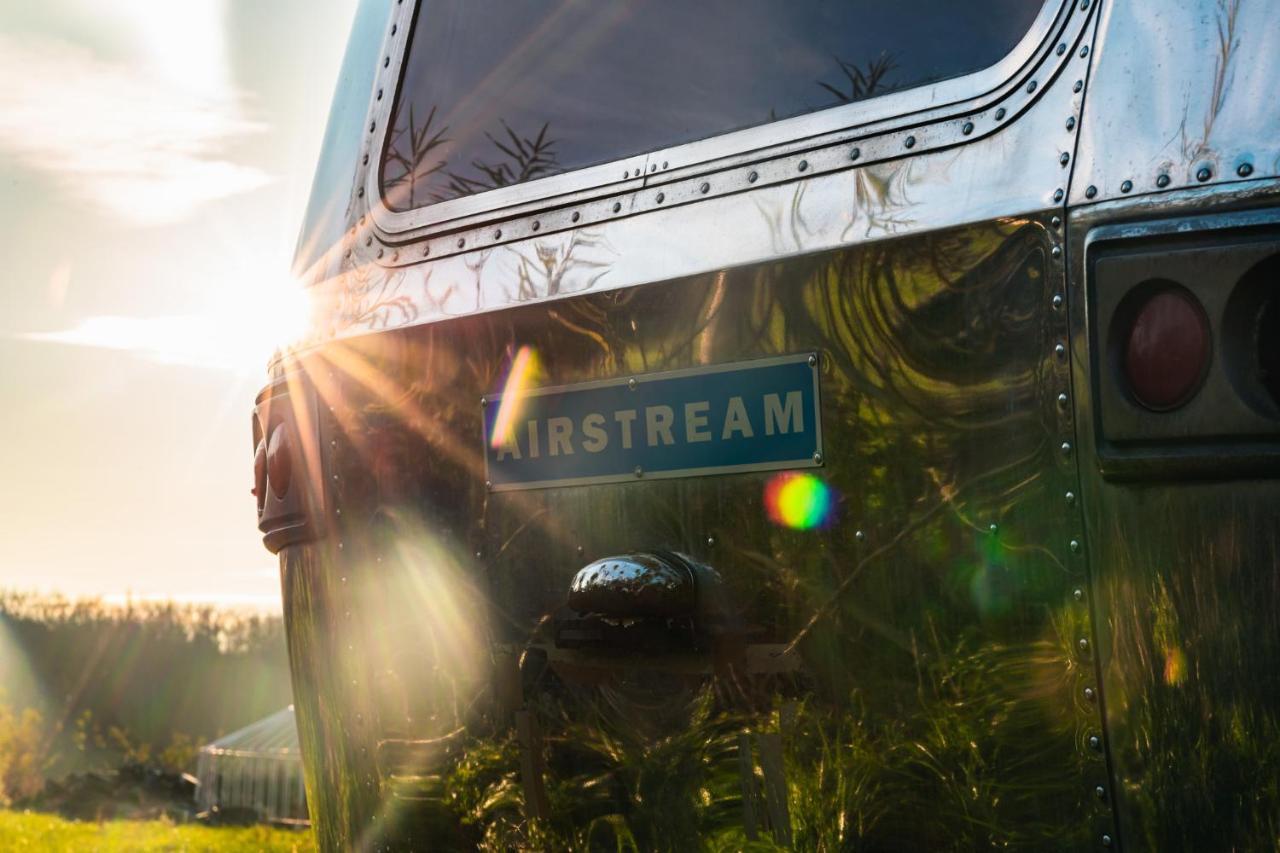 Silver Airstream Glamping & Rental Τσίτσεστερ Εξωτερικό φωτογραφία