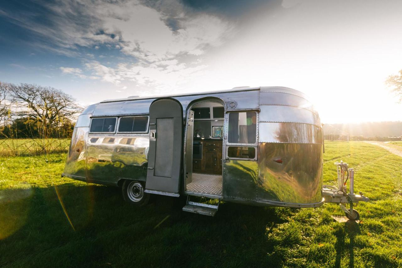 Silver Airstream Glamping & Rental Τσίτσεστερ Εξωτερικό φωτογραφία