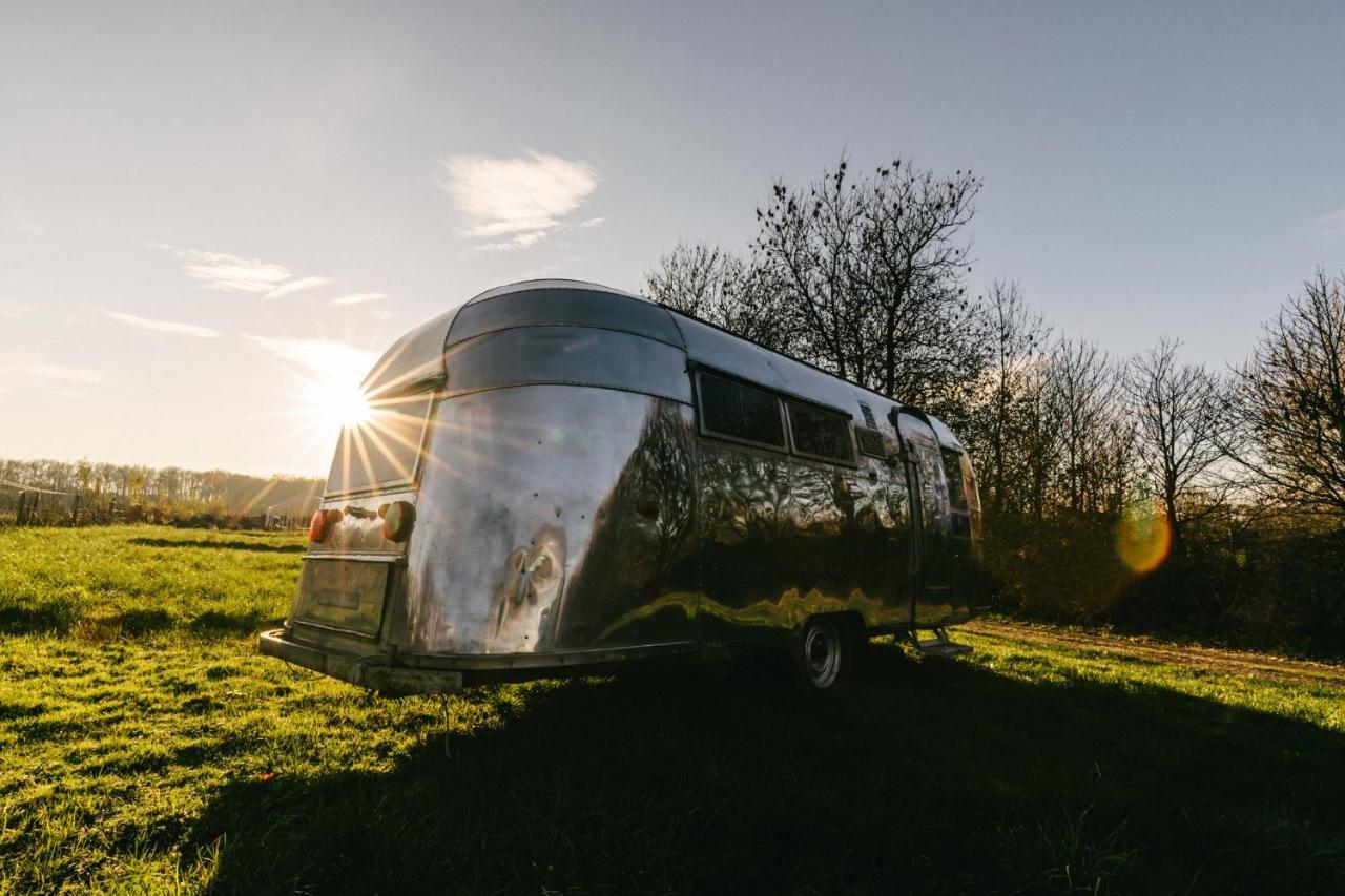 Silver Airstream Glamping & Rental Τσίτσεστερ Εξωτερικό φωτογραφία