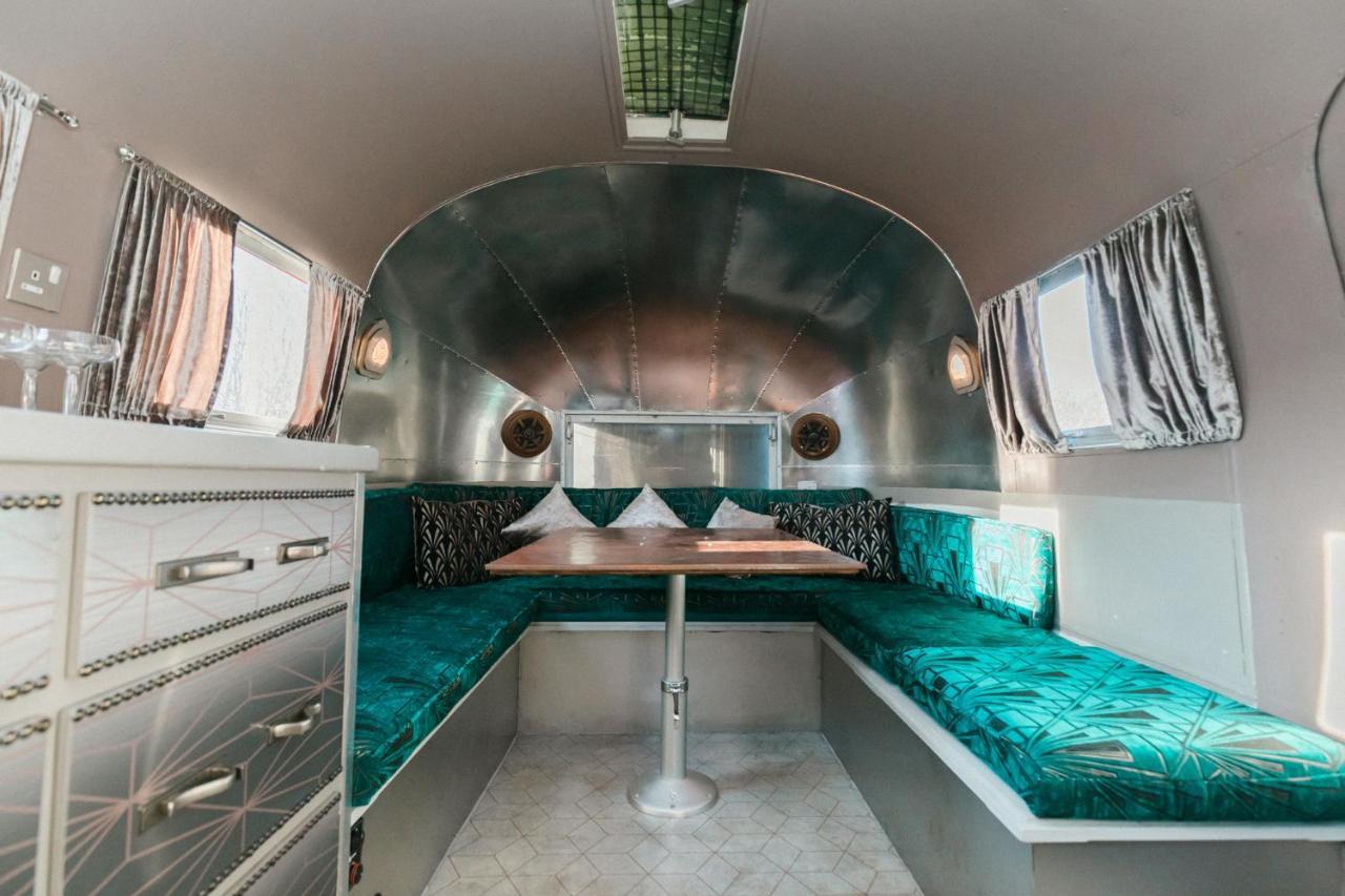 Silver Airstream Glamping & Rental Τσίτσεστερ Εξωτερικό φωτογραφία