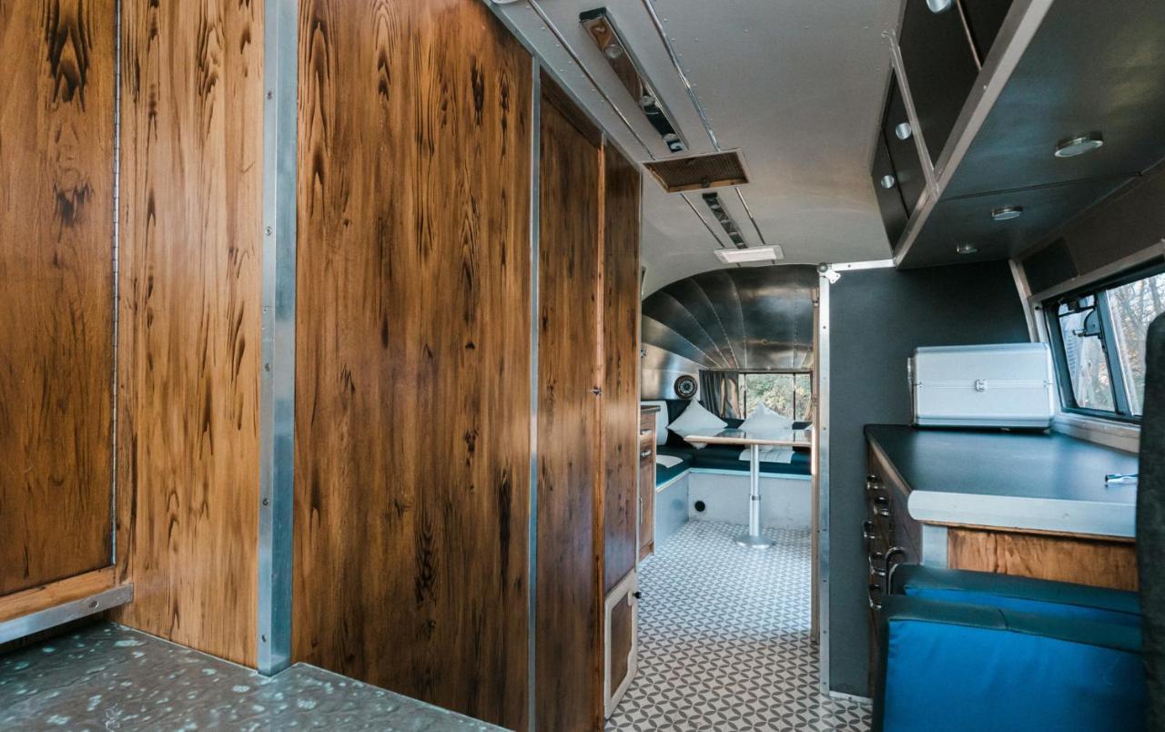 Silver Airstream Glamping & Rental Τσίτσεστερ Εξωτερικό φωτογραφία