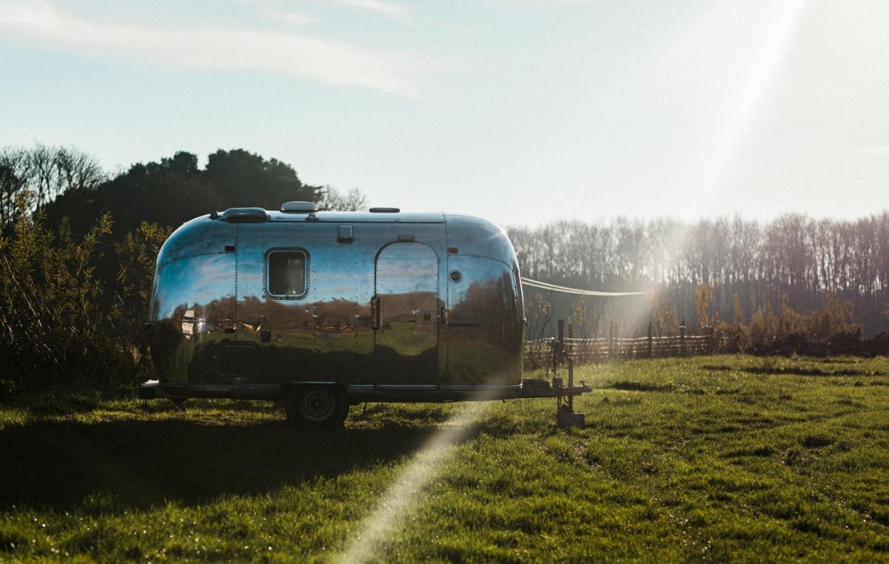 Silver Airstream Glamping & Rental Τσίτσεστερ Εξωτερικό φωτογραφία