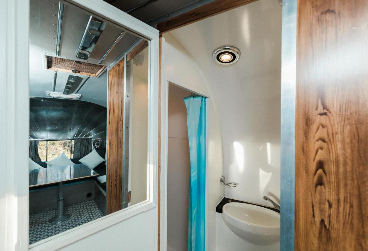 Silver Airstream Glamping & Rental Τσίτσεστερ Εξωτερικό φωτογραφία