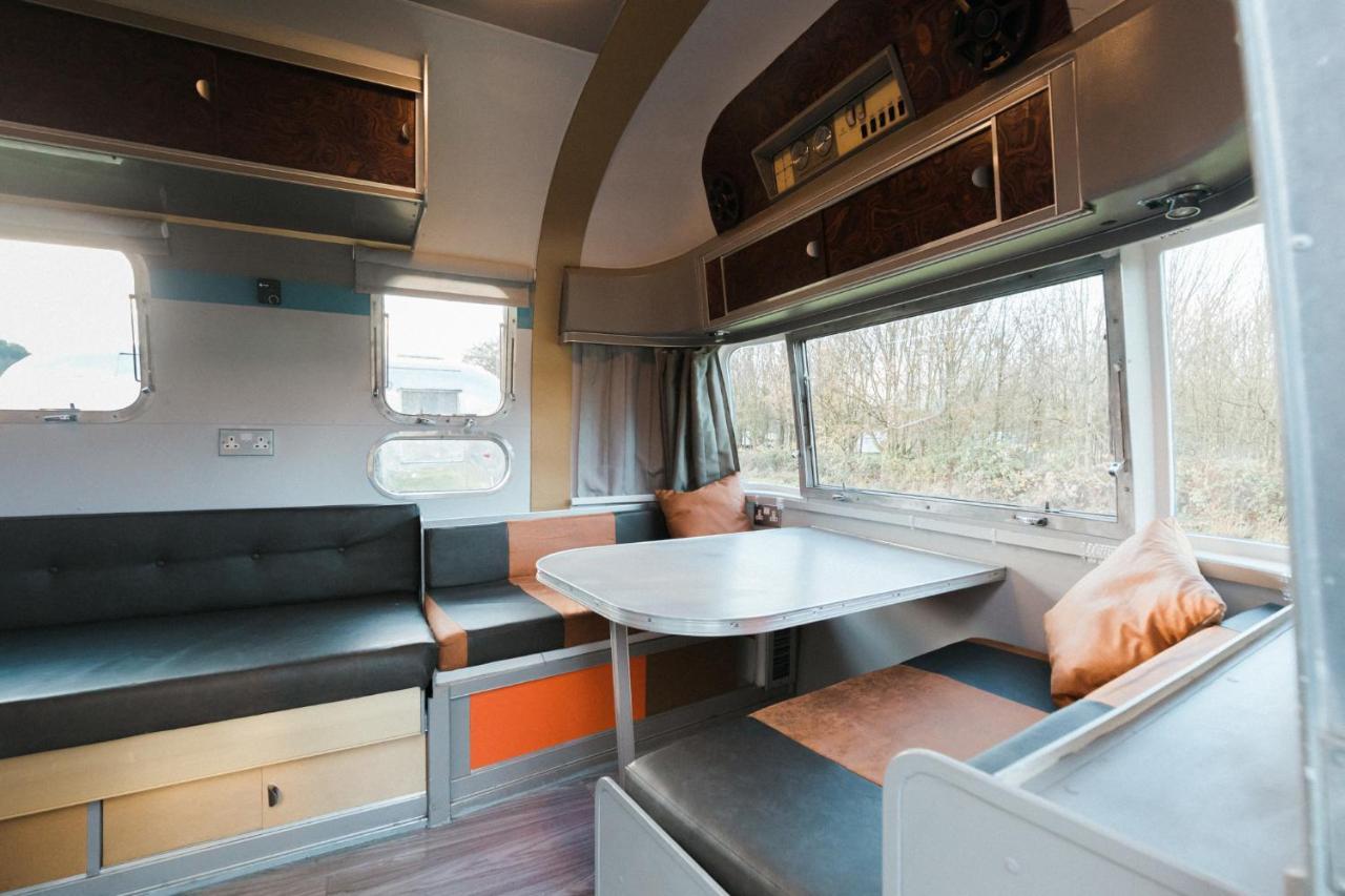 Silver Airstream Glamping & Rental Τσίτσεστερ Εξωτερικό φωτογραφία