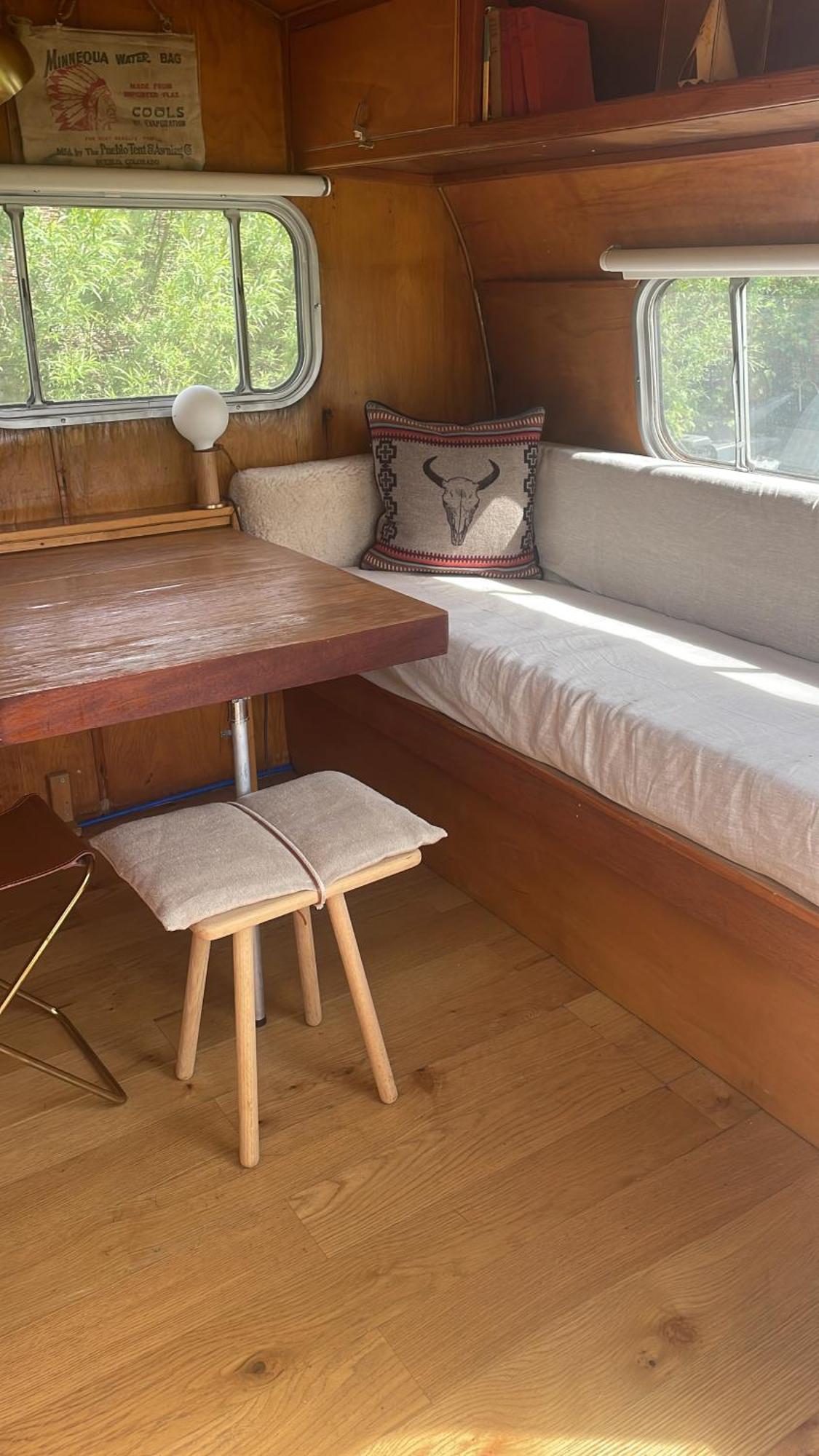 Silver Airstream Glamping & Rental Τσίτσεστερ Εξωτερικό φωτογραφία