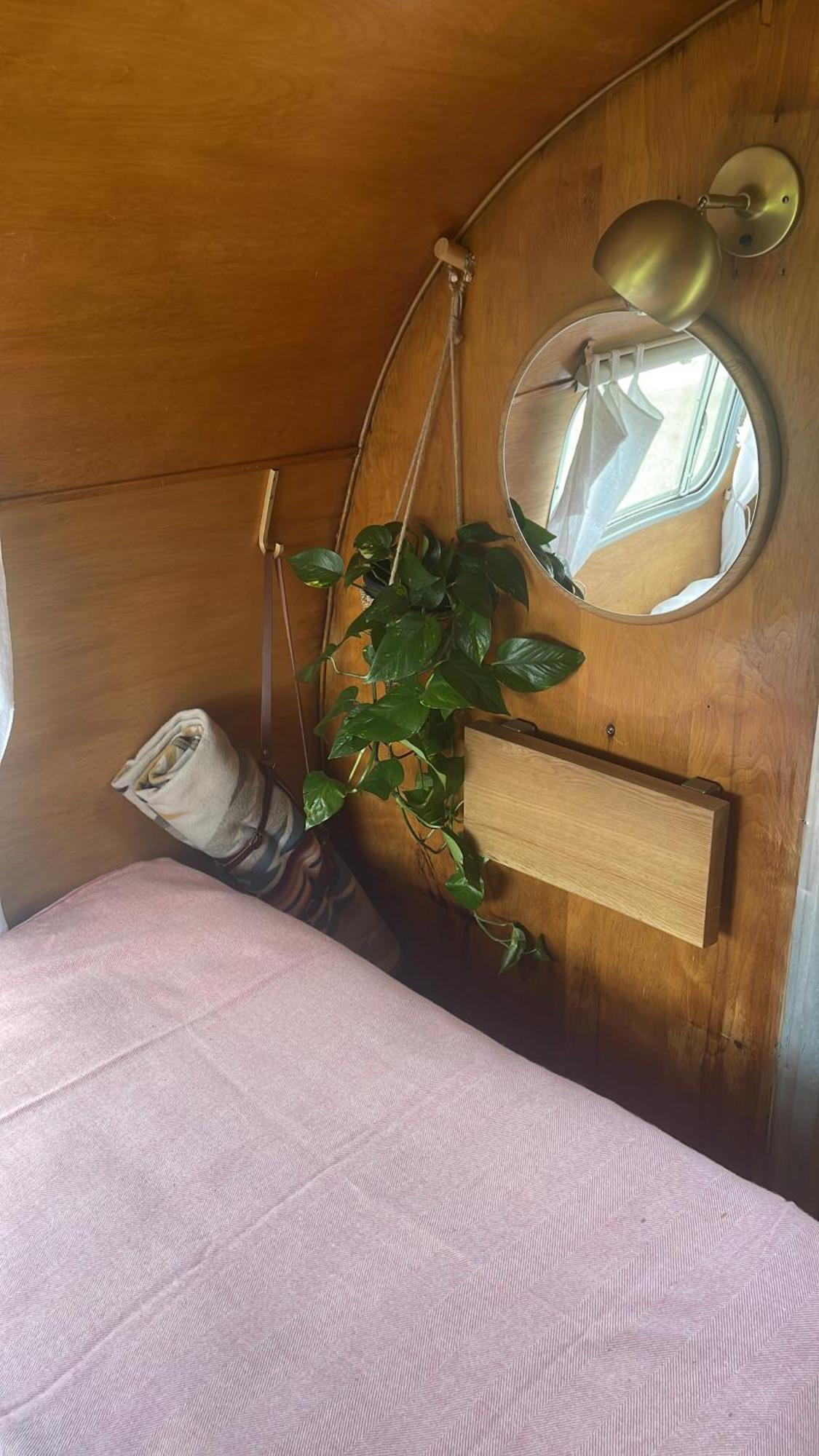 Silver Airstream Glamping & Rental Τσίτσεστερ Εξωτερικό φωτογραφία